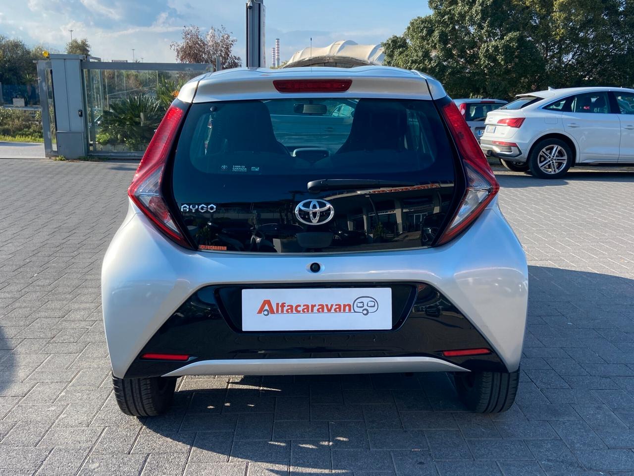 Toyota Aygo 1.0 x-business 72cv automatica
