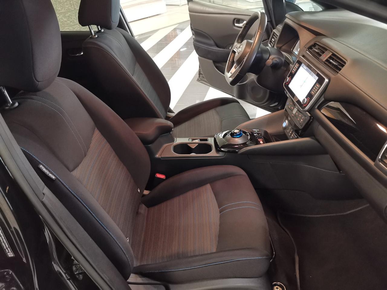 Nissan Leaf N-Connecta 40 kWh 06/2021