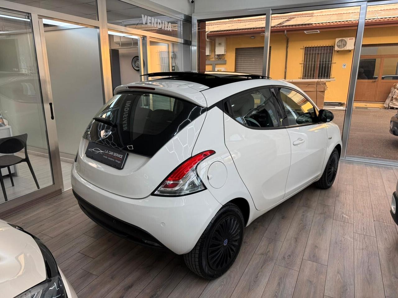 Lancia Ypsilon 1.2 69 CV GPL Tetto Apribile