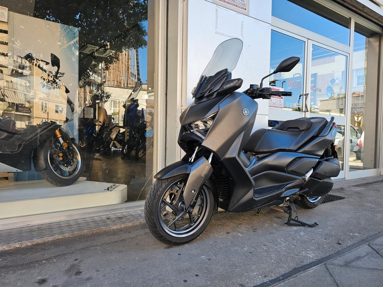 Yamaha X-Max 300