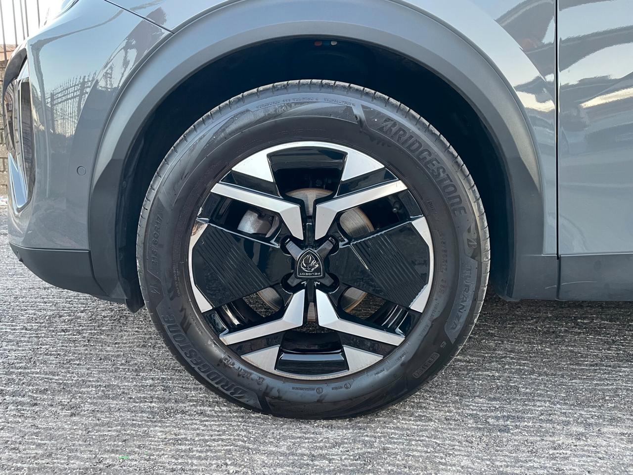 PEUGEOT 2008 1.2 PureTech 100CV ALLURE - 2025