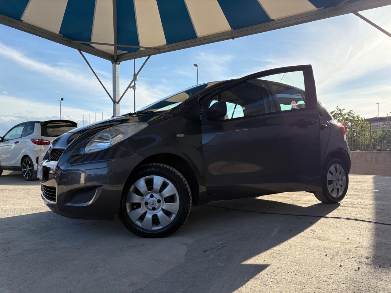 Toyota Yaris 1.0 5 porte Sol