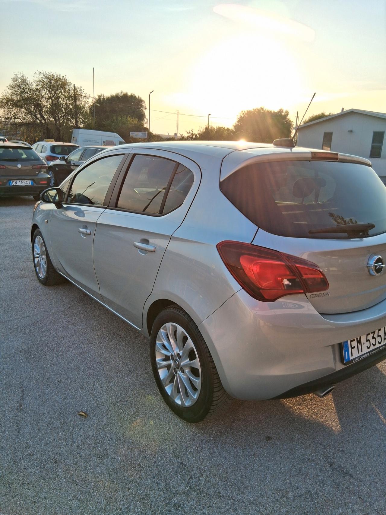 Opel Corsa 1.4 90CV GPL Tech 5 porte Black Edition