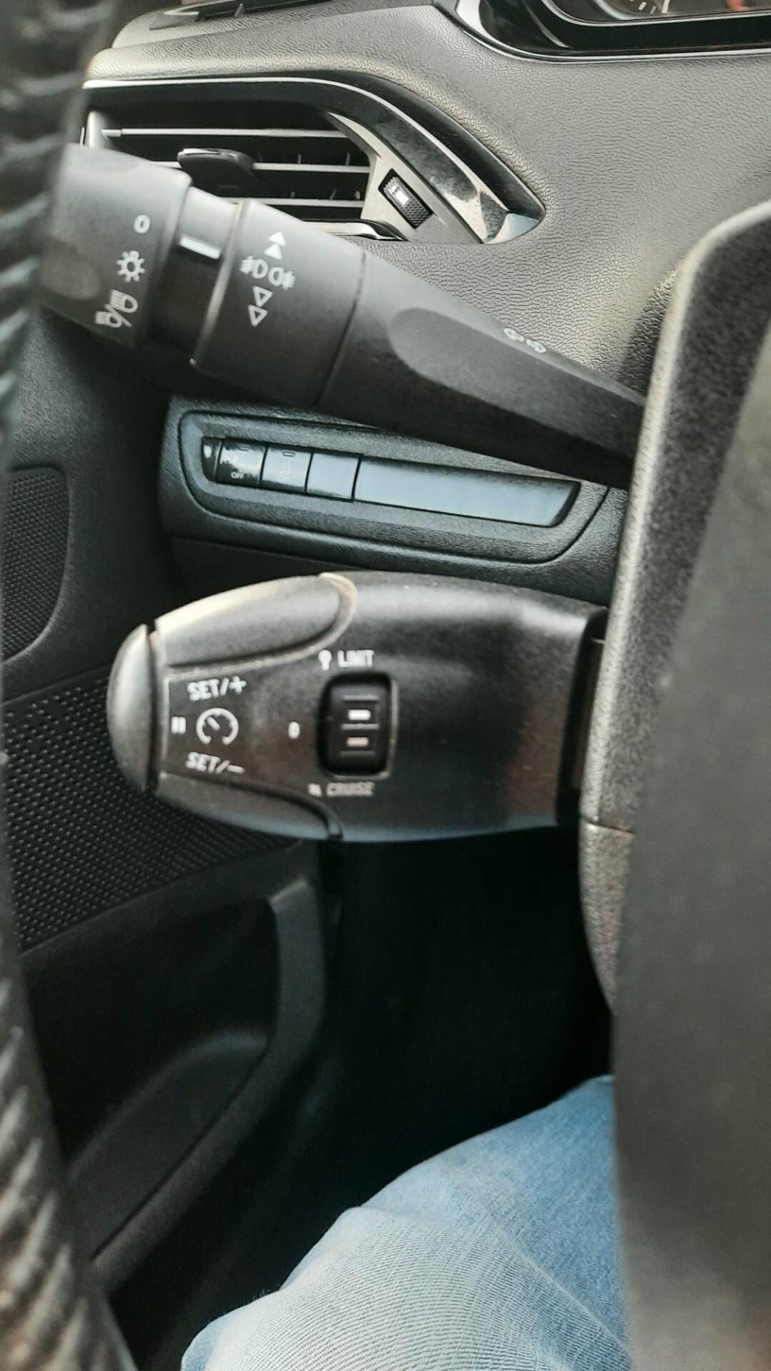 Peugeot 208 BlueHDi 75 5 porte Allure