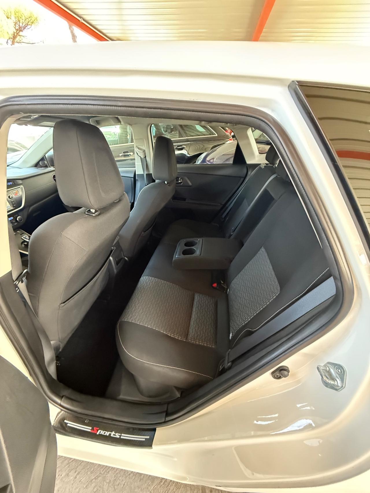Auris 1.8 Hybrid Lounge-unipro-rate-