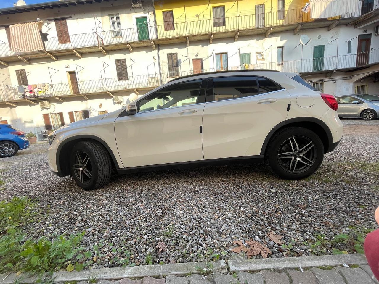 Mercedes-Benz GLA 200