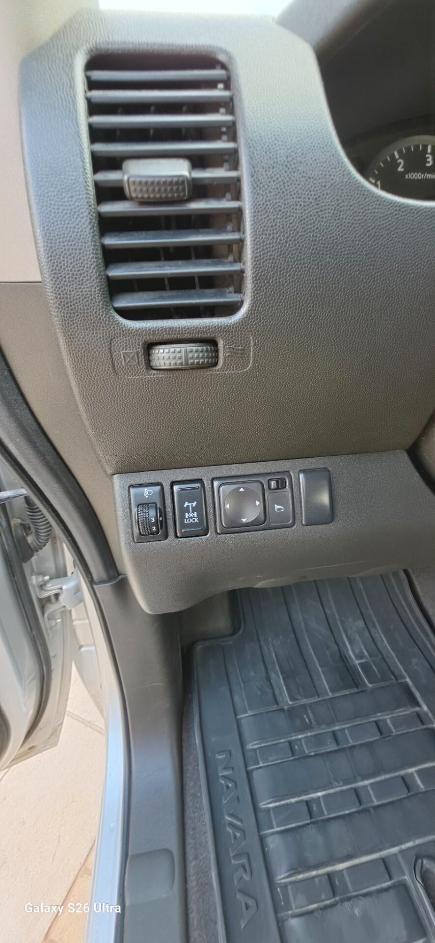 Nissan Navara 2.5 dCi King Cab LE