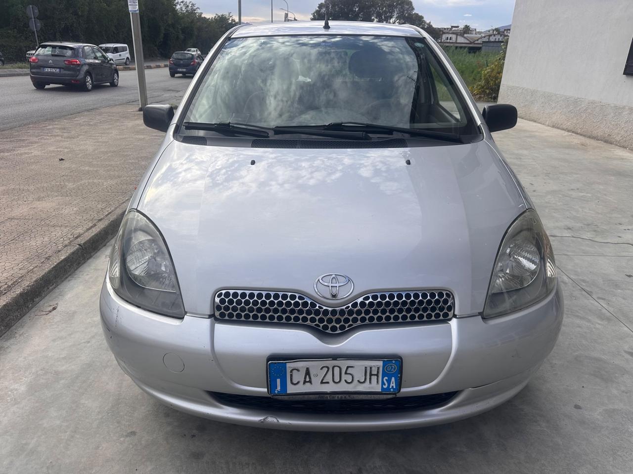 Toyota Yaris 1.0i 16V cat 5 porte Sol