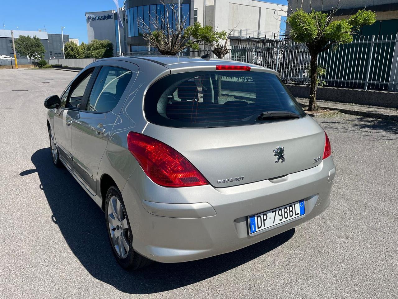 Peugeot 308 1.6 HDi 110CV 5p. Féline (6 Marce)