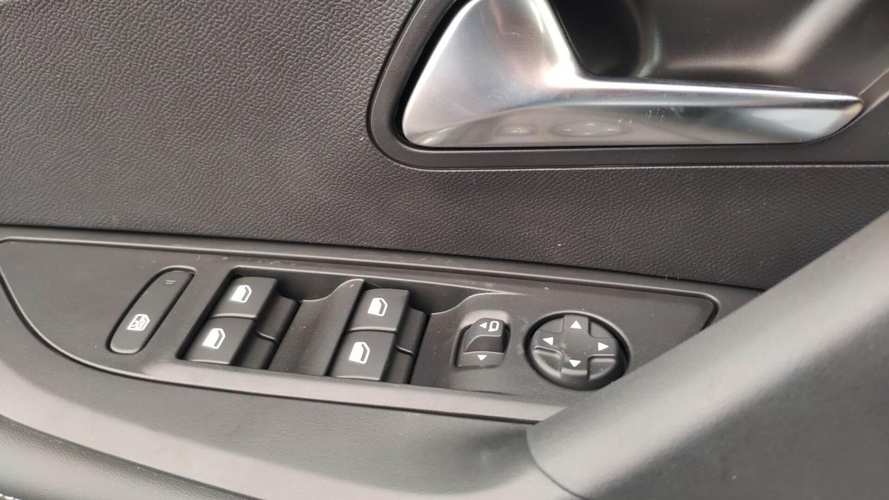 Peugeot 2008 PureTech 100 S&S Allure KM 0