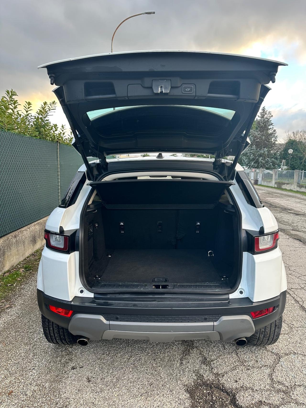 Land Rover Range Evoque 2.0 TD4 180 CV 5p. Business Edition Pure