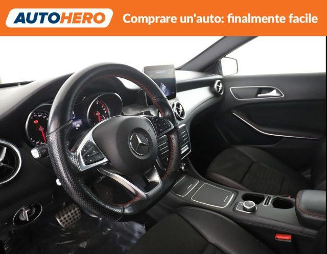 MERCEDES-BENZ GLA 180 Premium