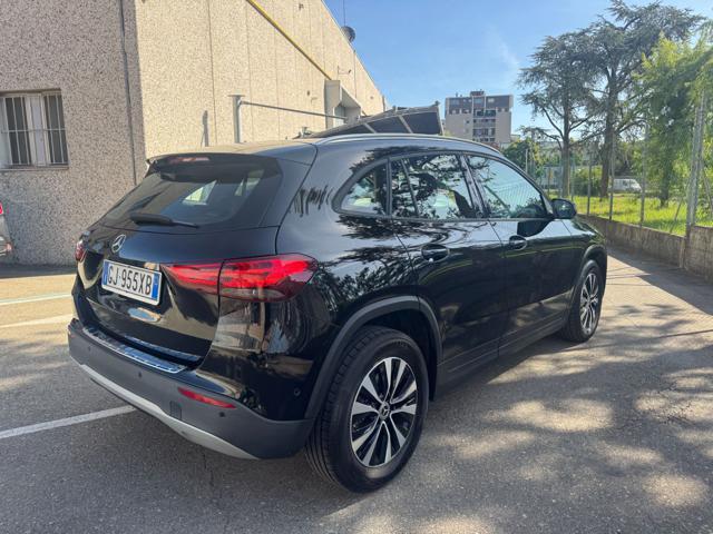 MERCEDES-BENZ GLA 180 d Automatic Business NAVI+RETR. SOLI KM. 41.200