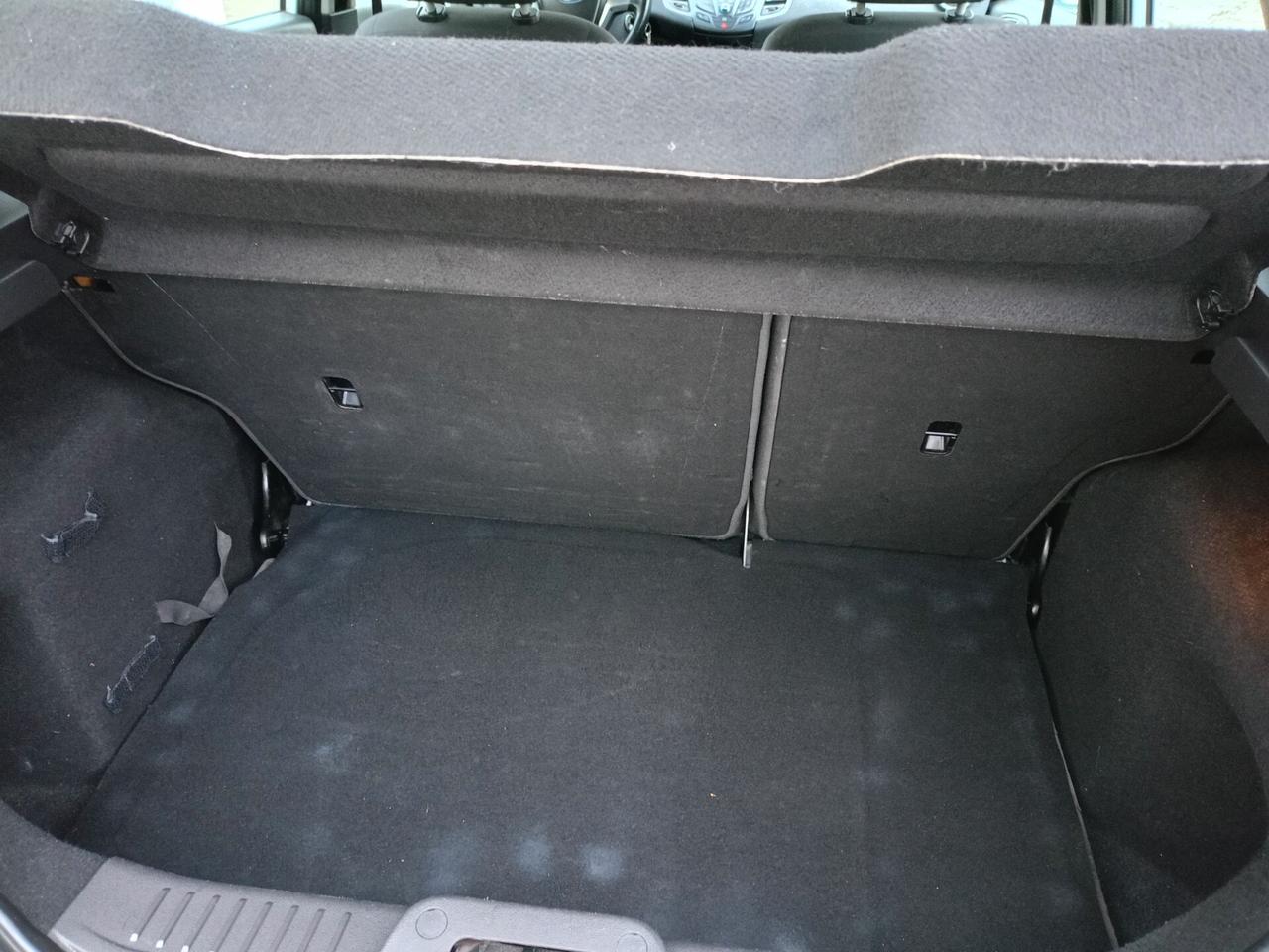 FORD FIESTA 1.400 BENZINA GPL