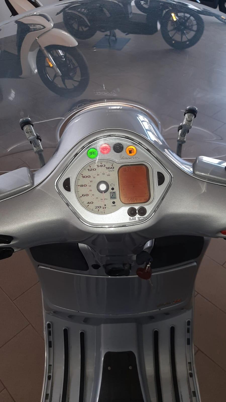 Piaggio Vespa 250 GTS