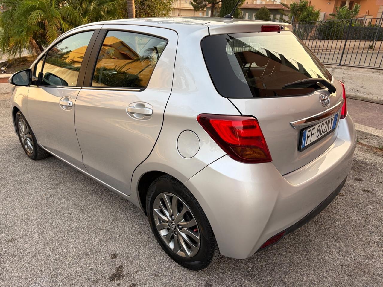 Toyota Yaris 1.0 benz ideale per neopatentati
