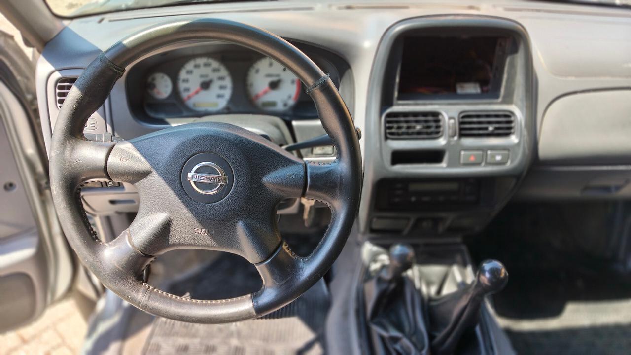 Nissan Navara Double Cab 2.5 td 133cv