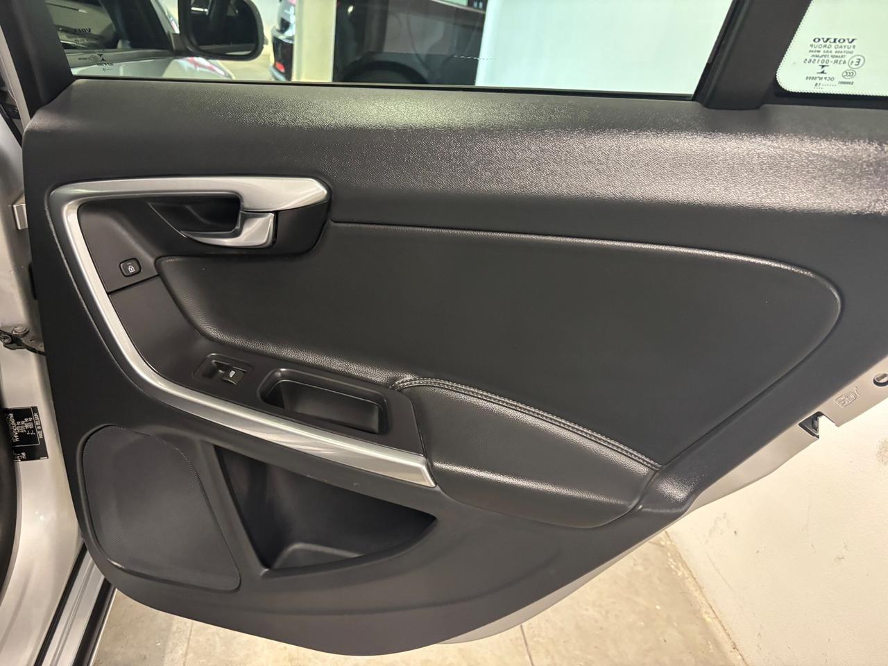 Volvo V60 D2 Geartronic R-design