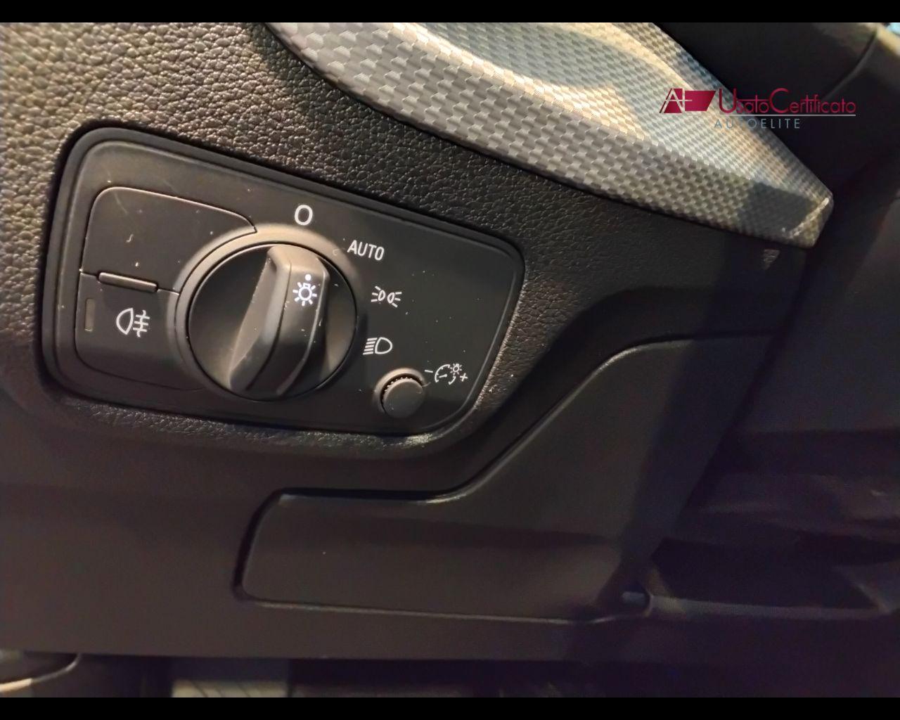 AUDI Q2 30 TDI S tronic Business