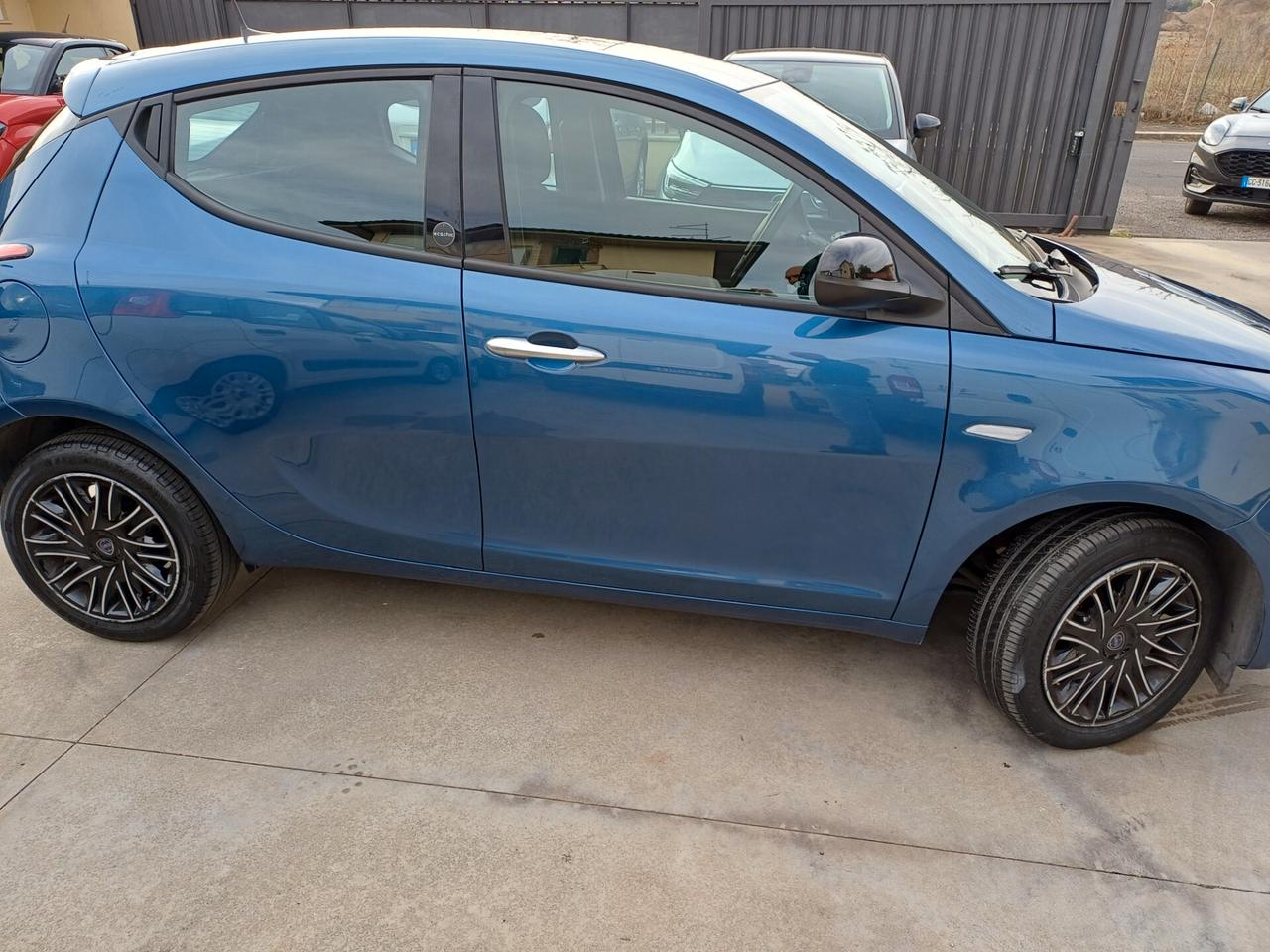 Lancia Ypsilon 1.0 FIRE FLY HYBRID 5 PORTE