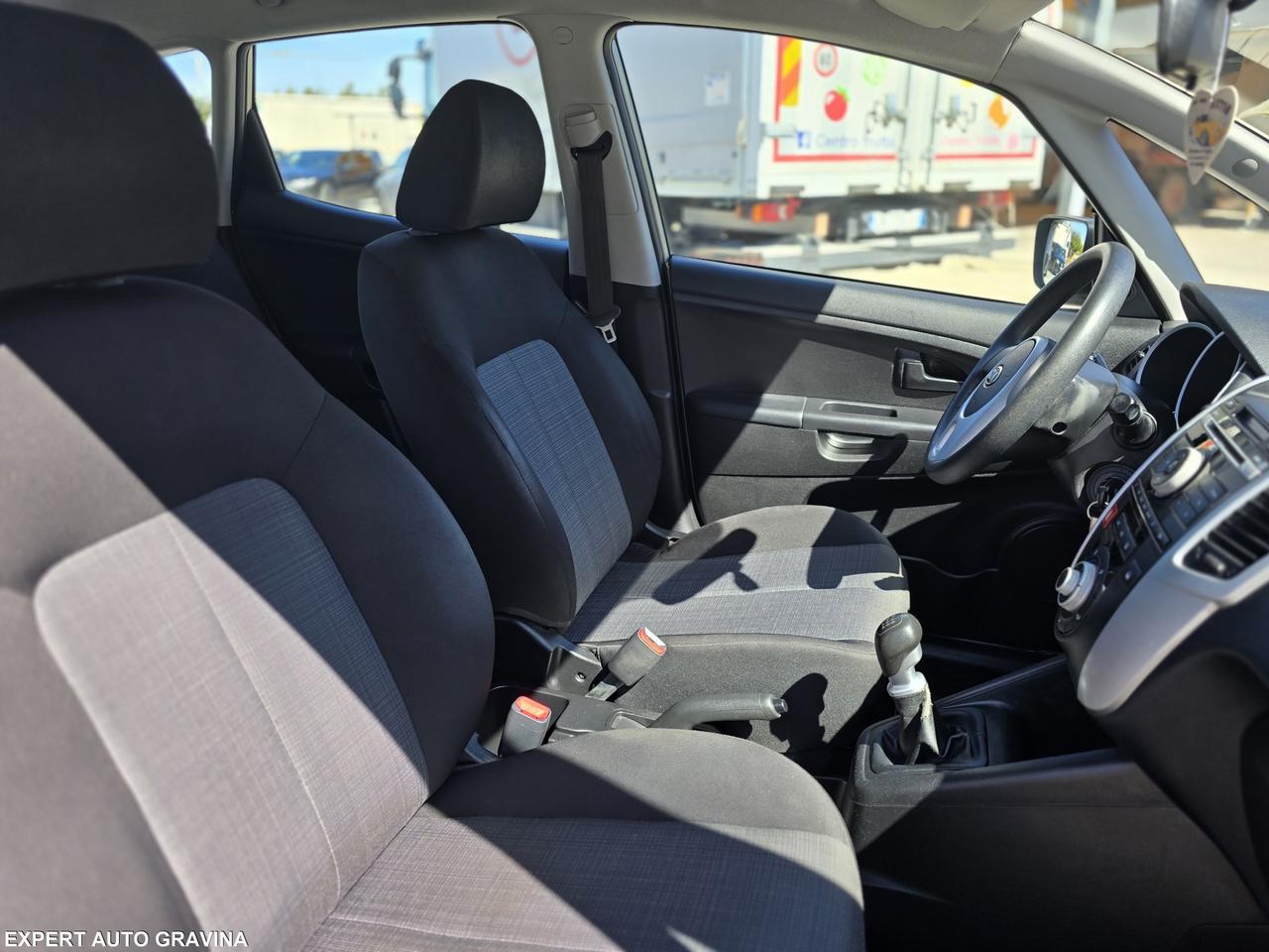 KIA VENGA 1.4 DIESEL OK NEO PATENTATI PARI AL NUOV
