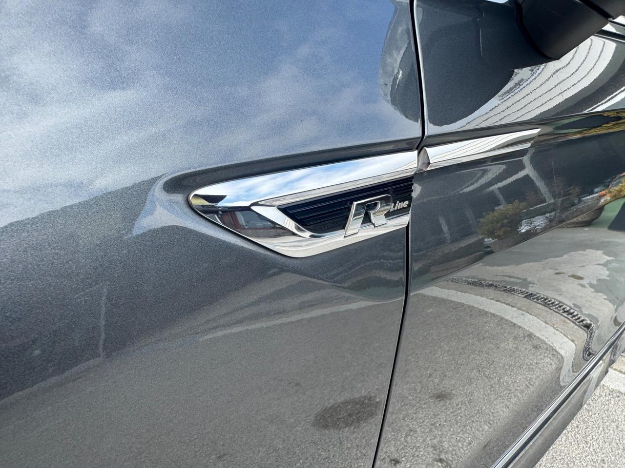 Volkswagen Tiguan 2.0 TDI R-LINE DSG