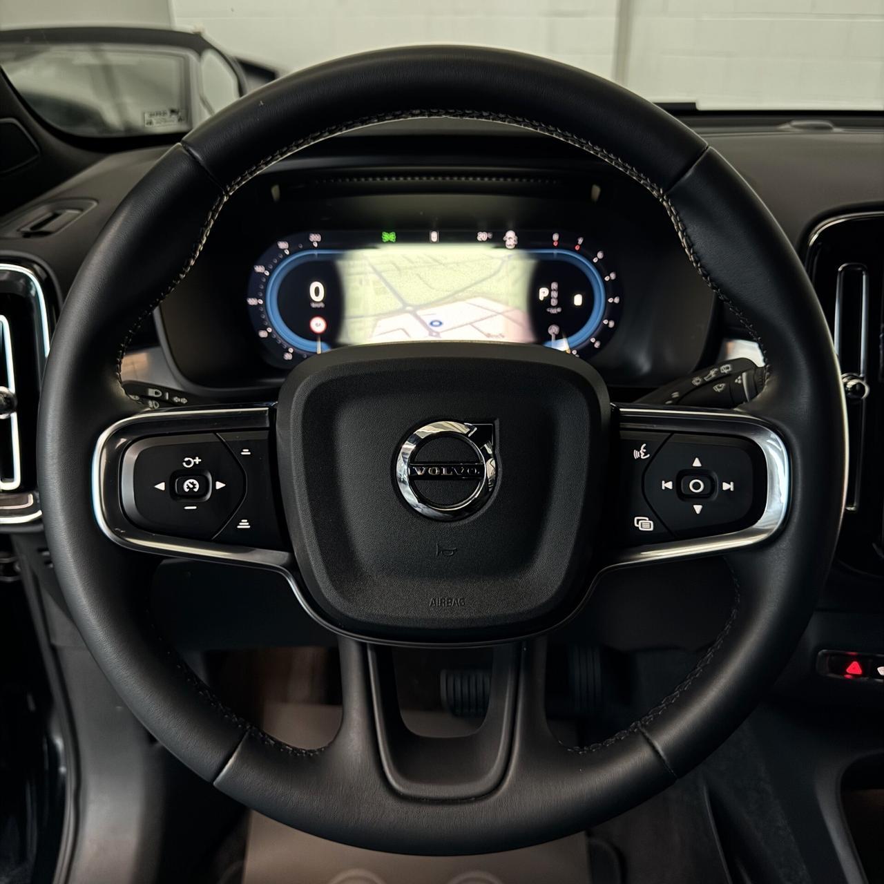 Volvo XC40 B3 MILD HYBRID CORE auto 2.0cc 163cv CarPlay Finanziabile