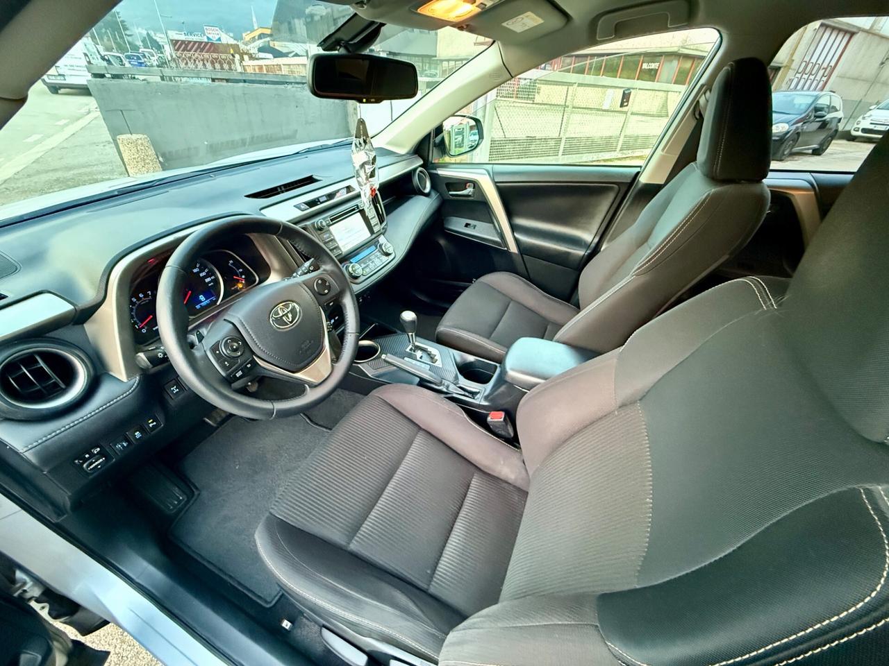 Toyota RAV 4 2.2 D-CAT A/T 4WD Lounge White Ed.