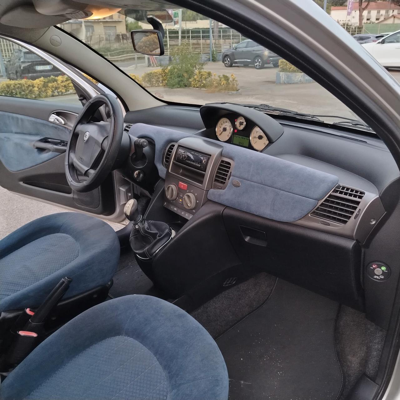Lancia Ypsilon 1.2 16V Argento