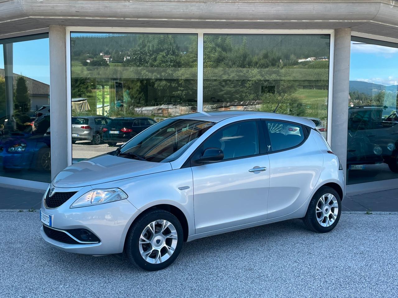 Lancia Ypsilon 1.2 69 CV 5 porte Gold "OK NEOPATENTATI"