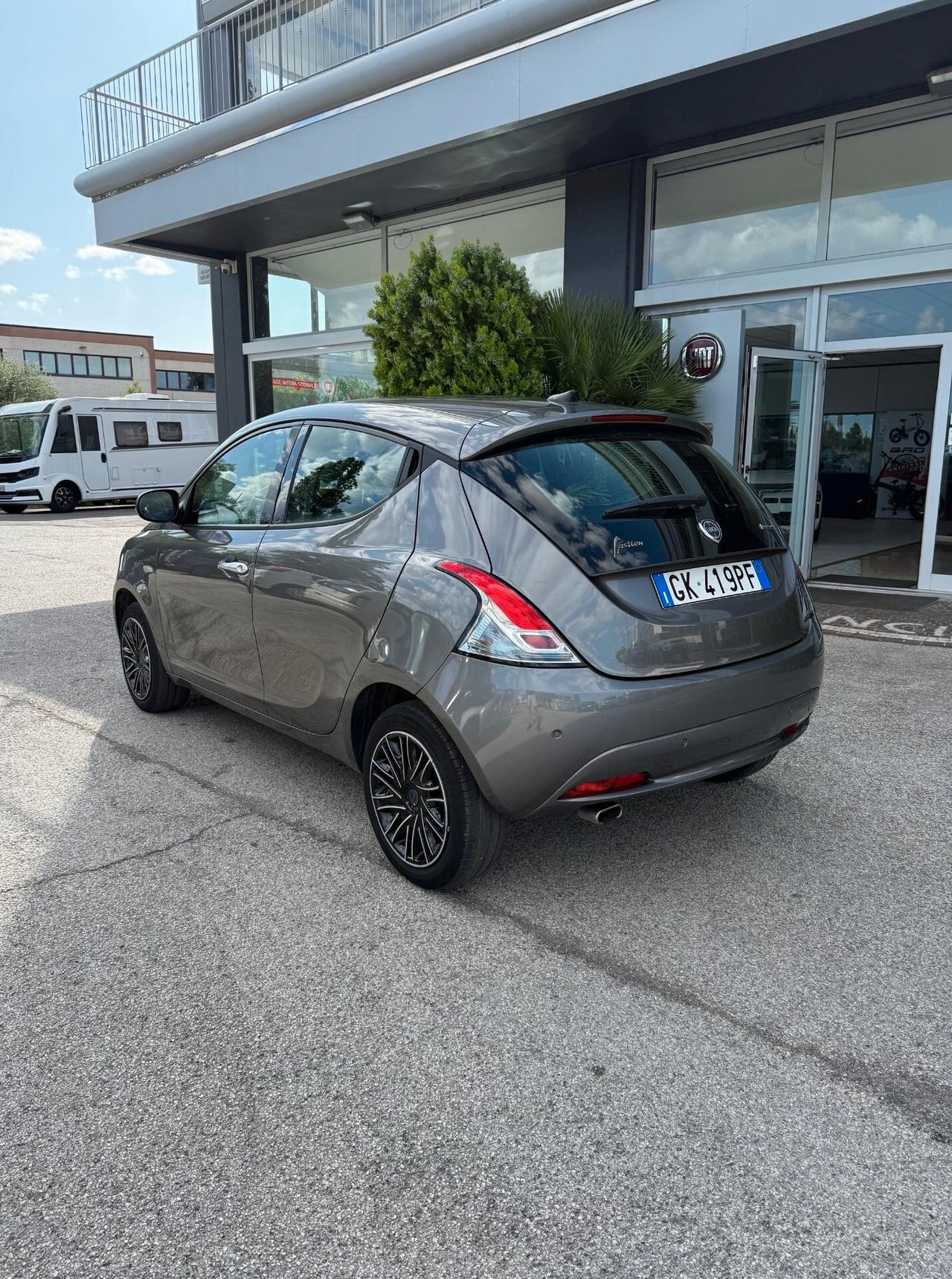 Lancia Ypsilon 1.0 FireFly 5 porte S&S Hybrid Gold