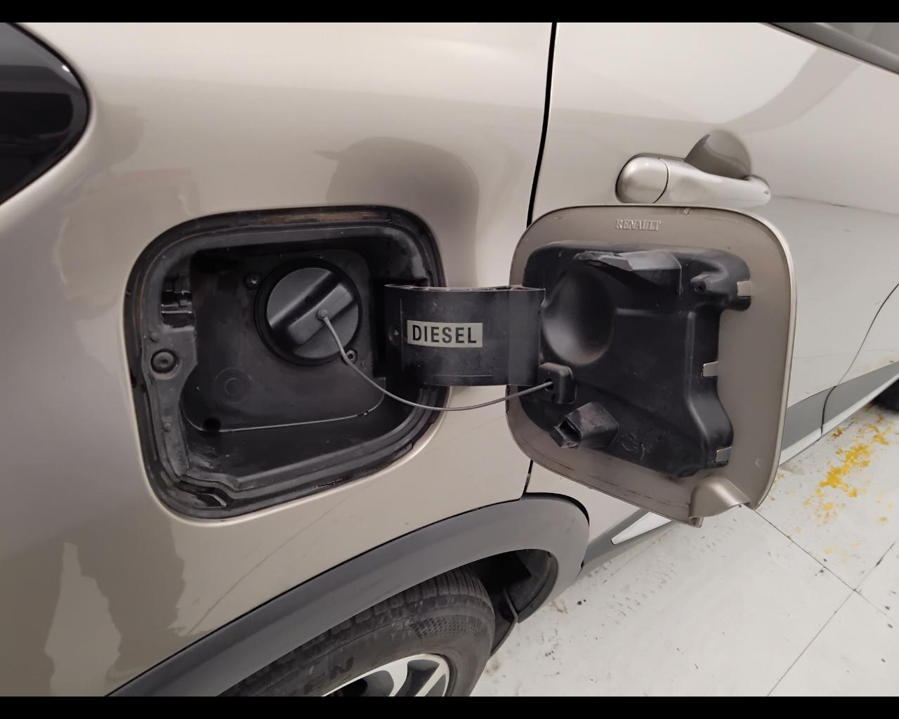 RENAULT Captur I 2013 - Captur 1.5 dci Iconic 90cv edc