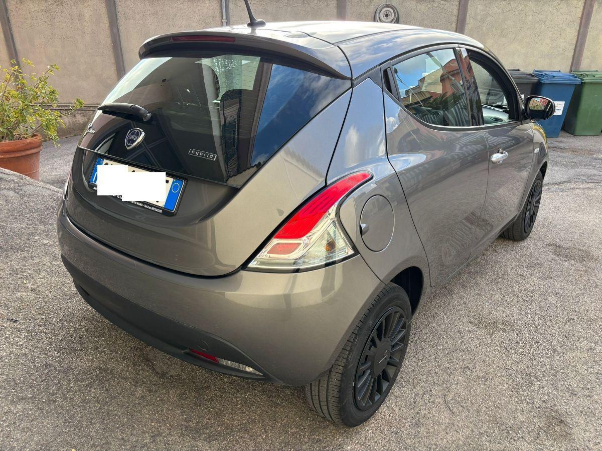 LANCIA Ypsilon 1.0 FireFly 5p S&S Hybrid Silver