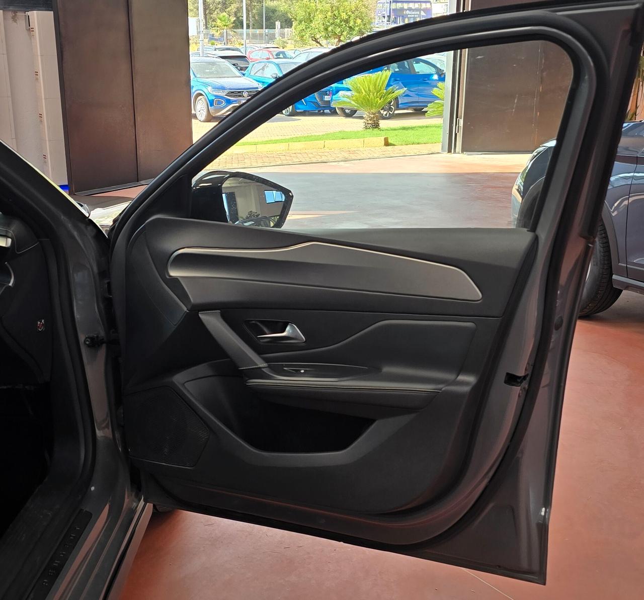 Peugeot SW 1.2 PureTech 130 CV S&S EAT8 GT – Eleganza, Spazio e Tecnologia Premium