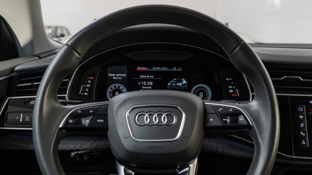 AUDI Q8 55 TFSI quattro tiptronic