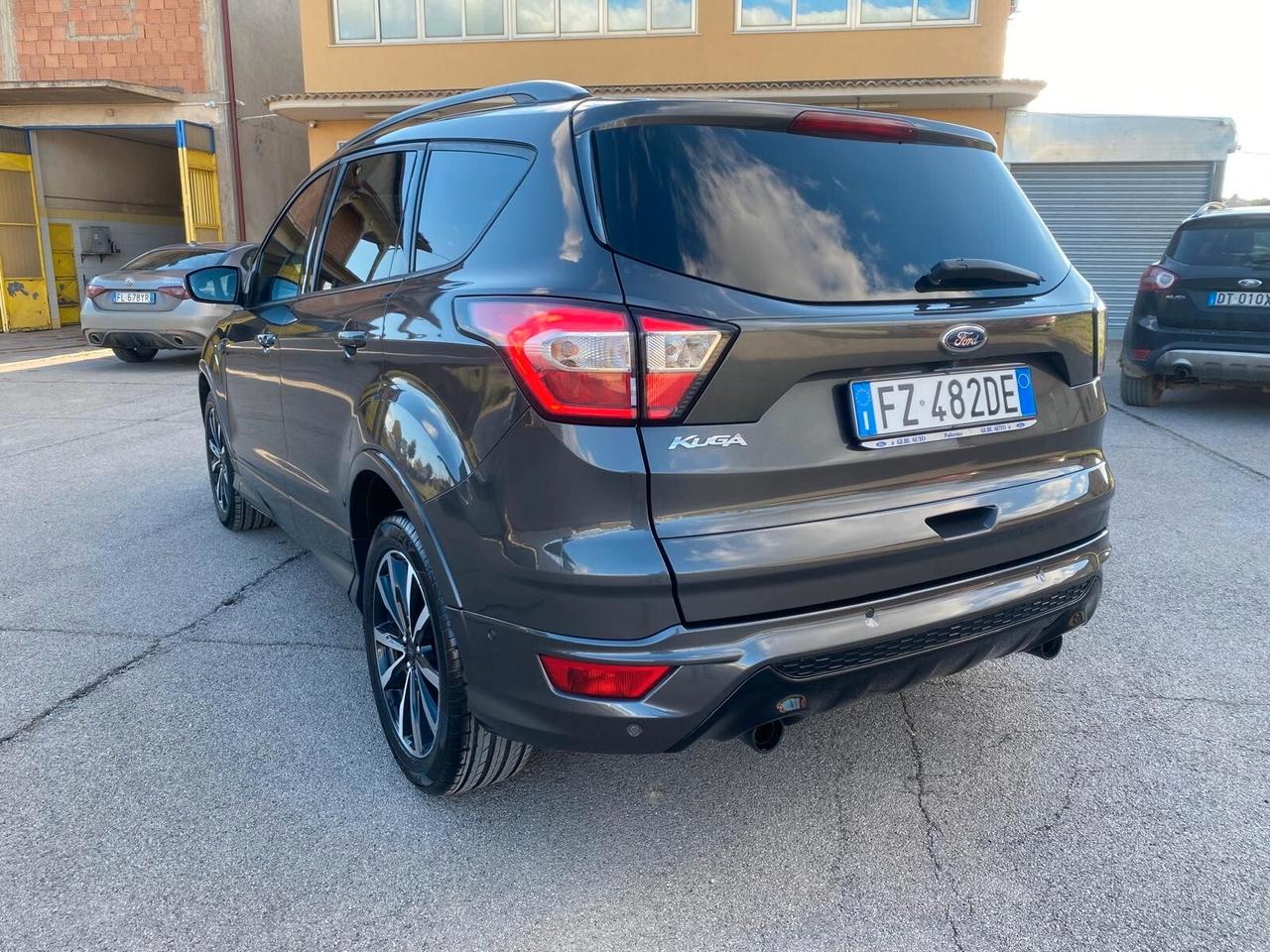 Ford Kuga FORD KUGA TDCI 120 CV S&S 2WD ST-Line