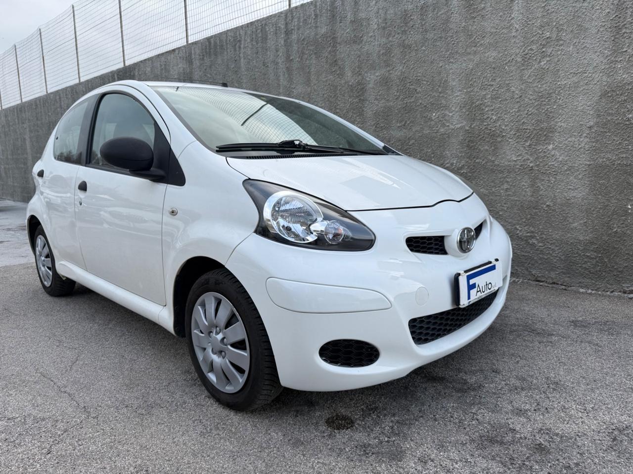 Toyota Aygo 1.0 12V VVT-i 5 porte,Clima,Radio,ecc.