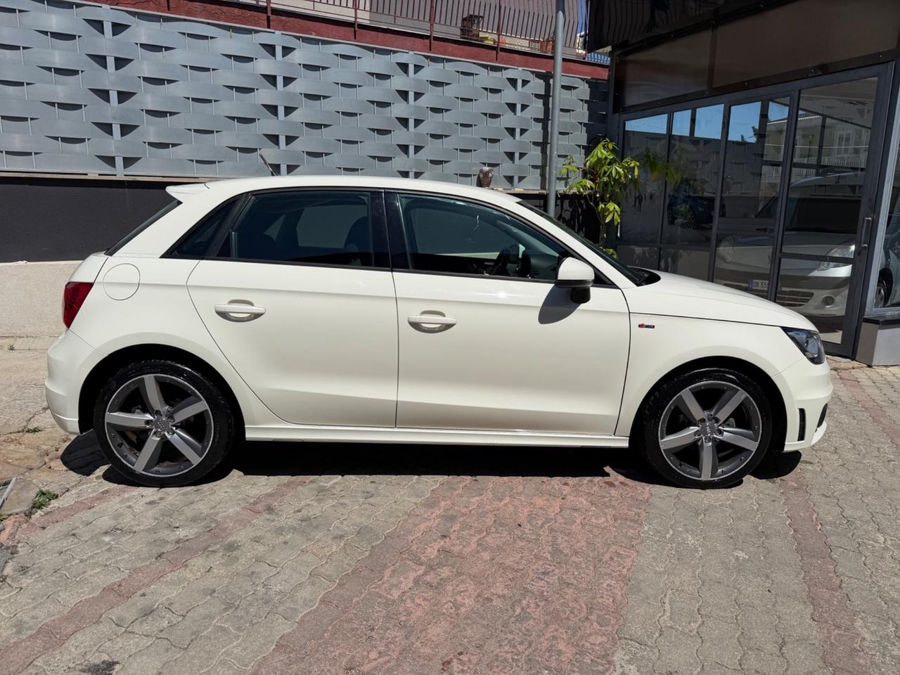 Audi A1 SPB 1.6 TDI S line edition LED 2013