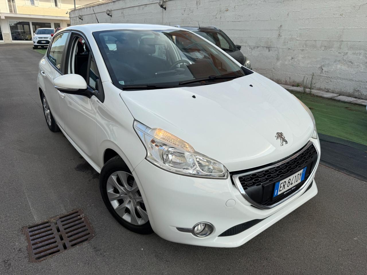 Peugeot 208 1.2benzina 5 porte - 2013