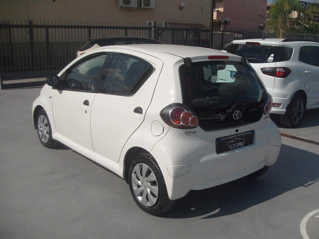 Toyota Aygo 1.0 5 porte Connect - 2013