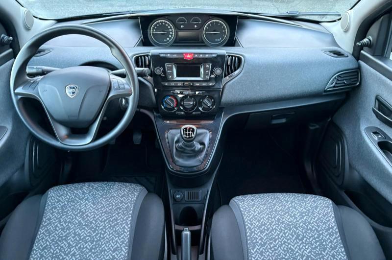 Lancia Ypsilon 1.0 firefly hybrid Gold s&s 70cv ADATTA NEOPATENTATI