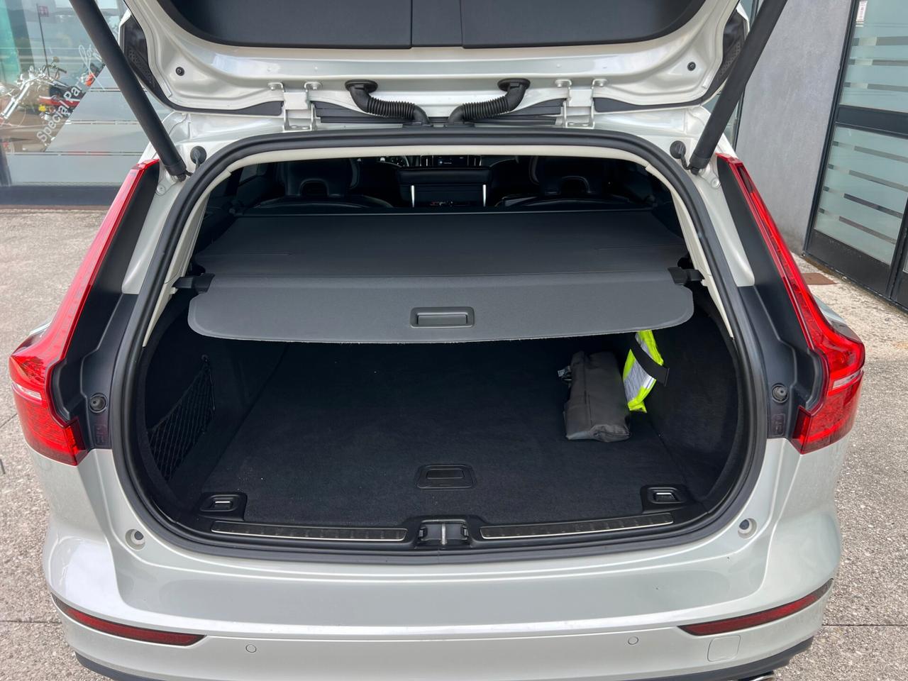 VOLVO V60/UNICO PROP/IVA ESPOSTA