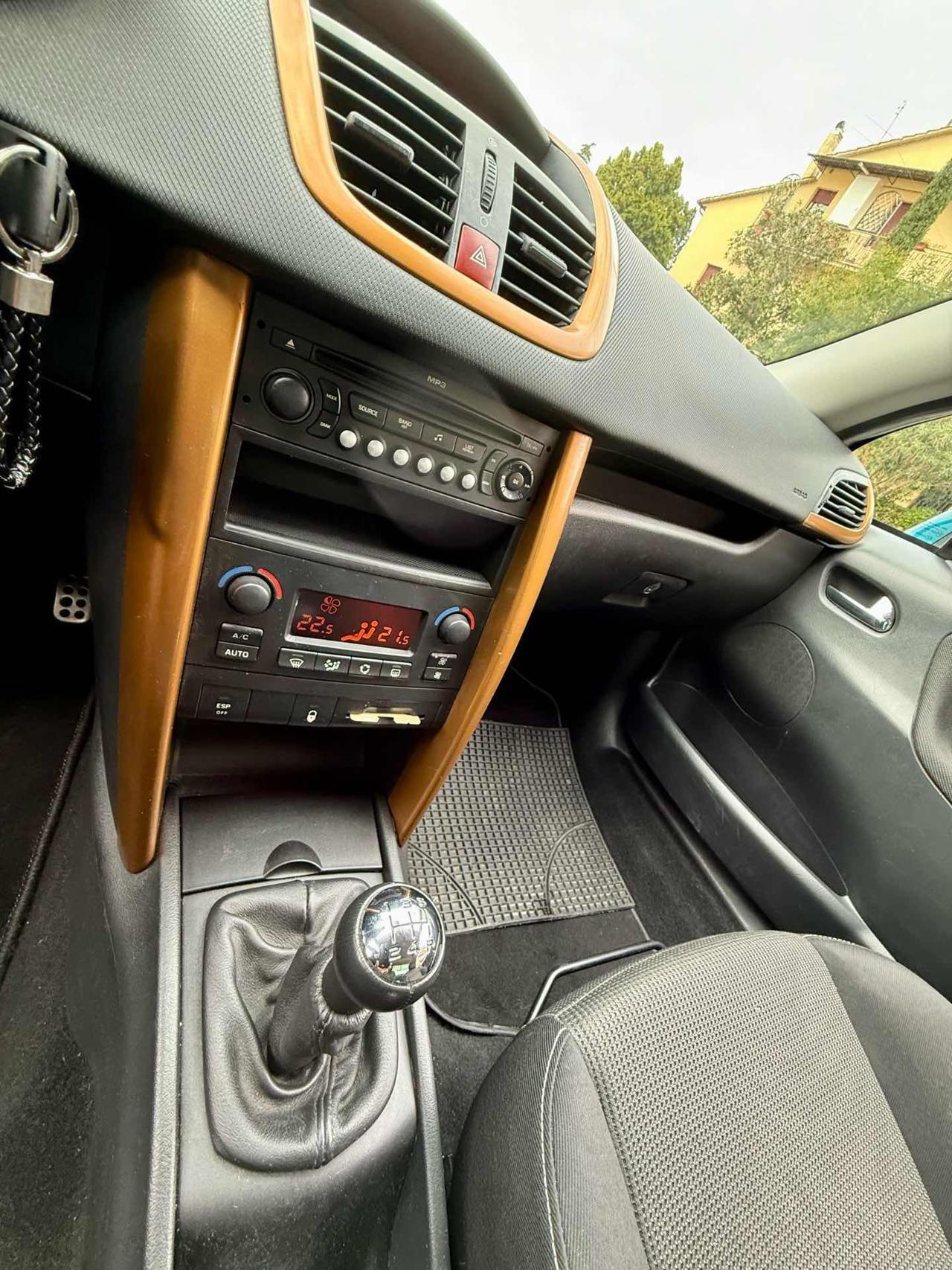 PEUGEOT 207 1.6 VTi 120CV CC Féline