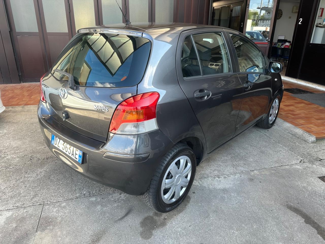 Toyota Yaris 1.0 5 porte Sol