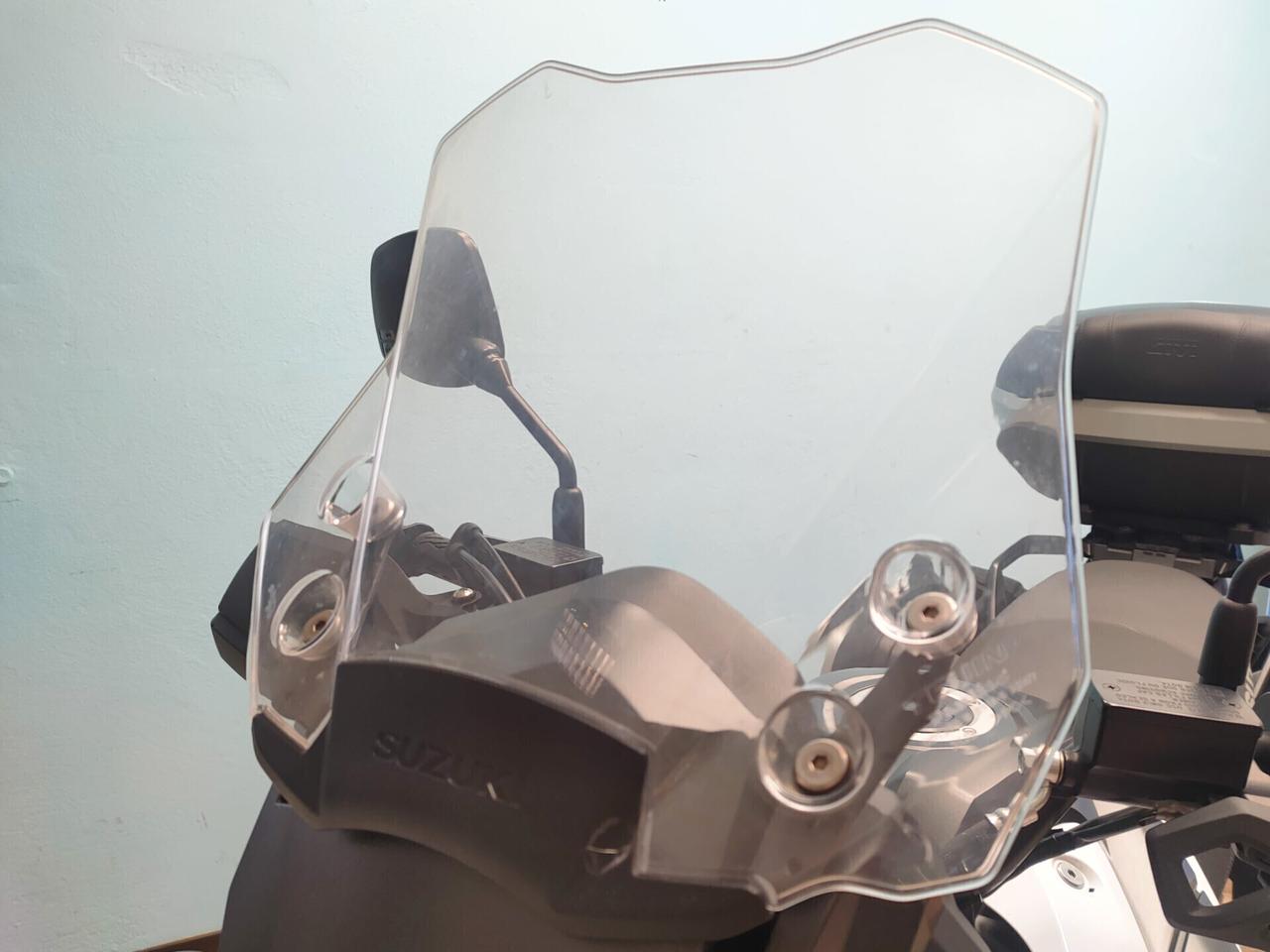 Suzuki V Strom DL 1000 soli 14.318 km.