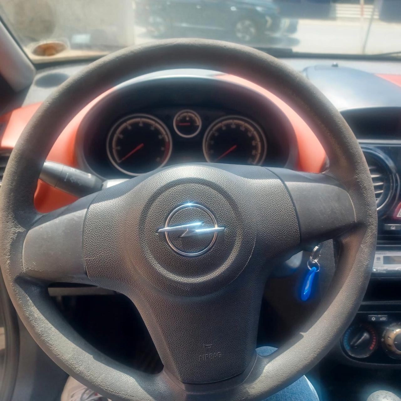 111.978KM CORSA 1.2 NEOPATENTATI BUONE CONDIZIONI