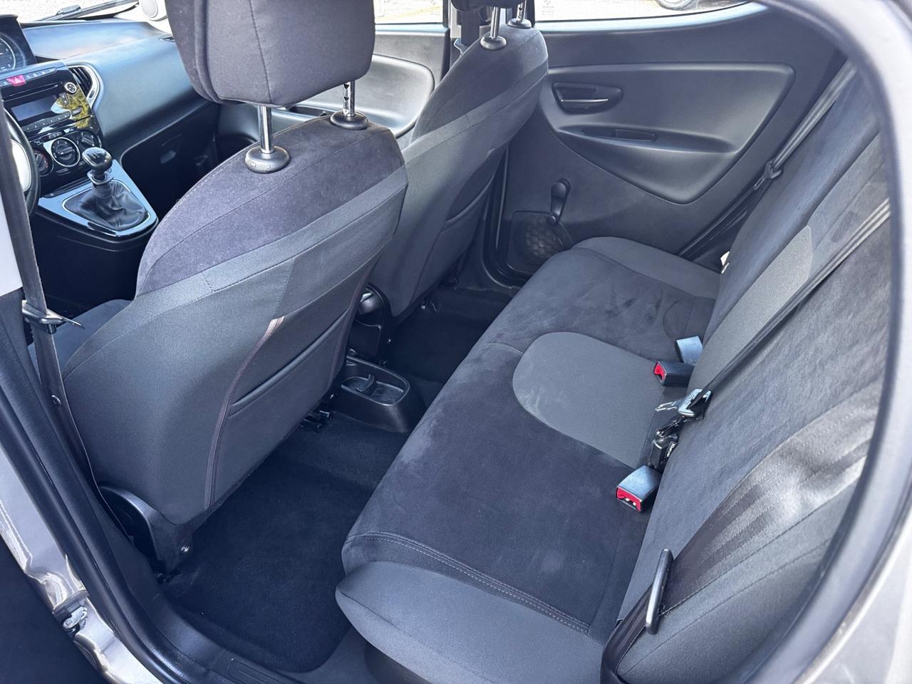 Lancia Ypsilon 1.2 69 CV 5 porte Platinum neopatentati