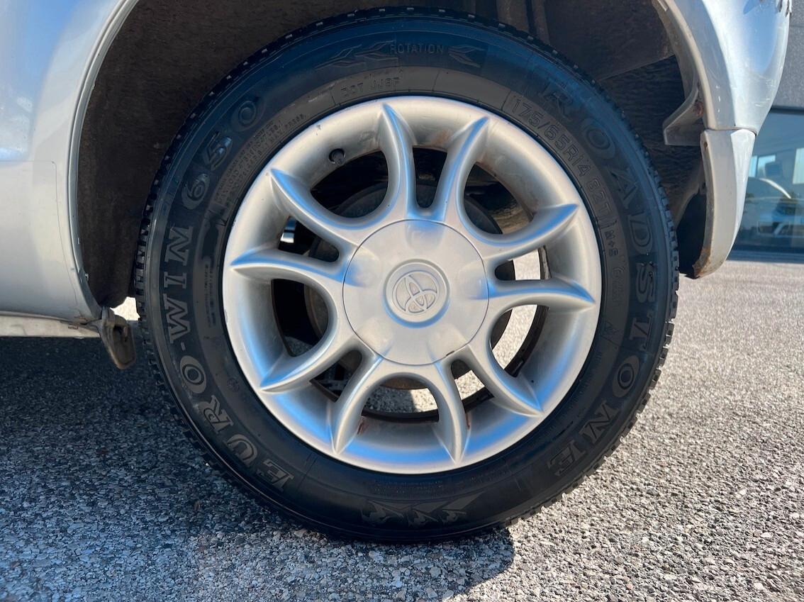 Toyota Yaris Yaris 3p 1.0 - 102.500 KM - NEOPATENTATI