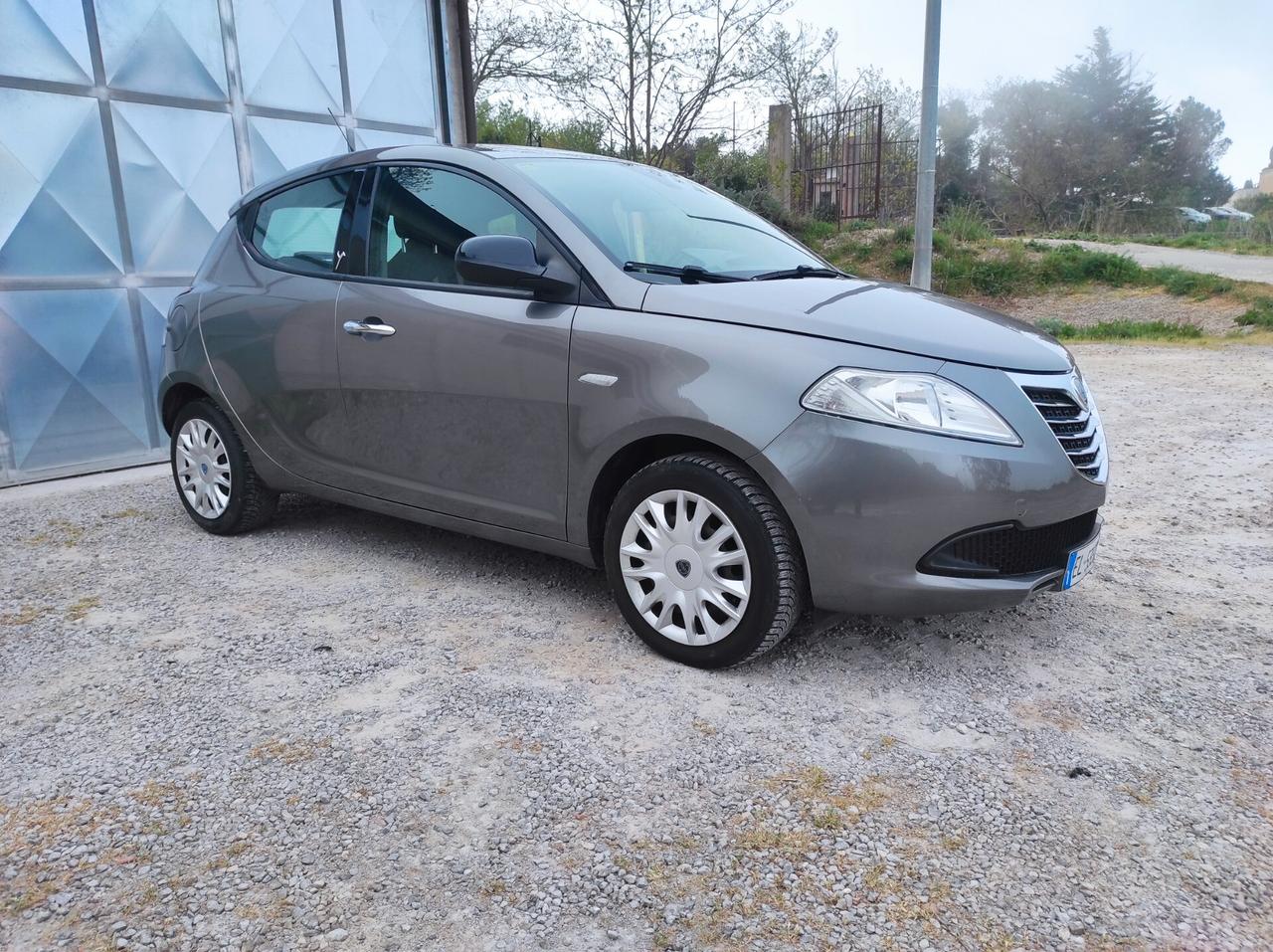 Lancia Ypsilon 1.2 69 CV 5 porte S&S Gold