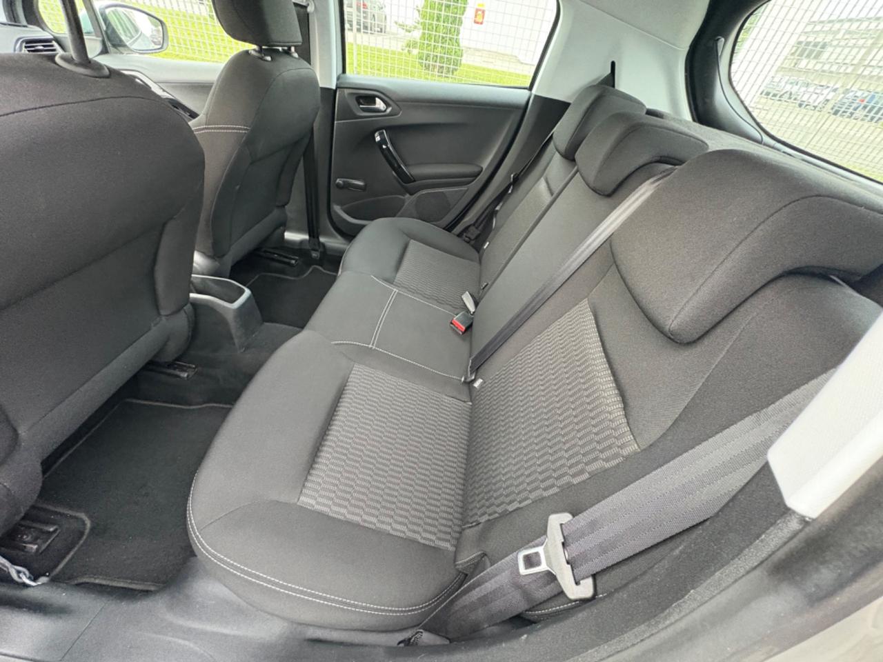 Peugeot 208 1.2 benzina 2017